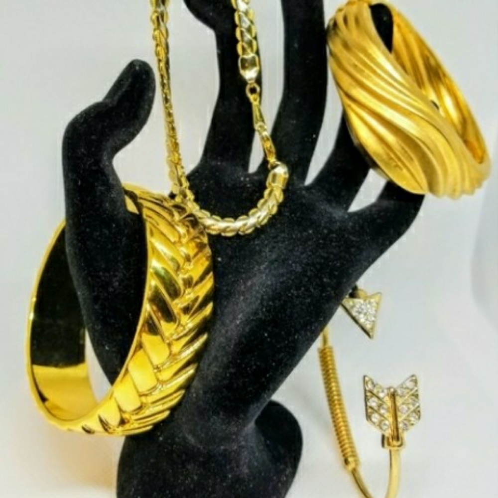 Bracelets Lot 4 Goldtone Bracelets